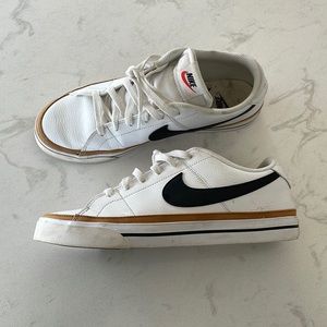 Nike Court Legacy - women’s size 10